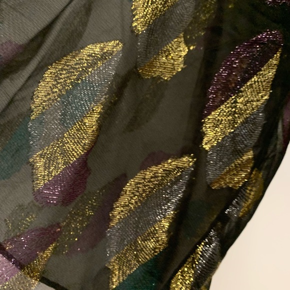 Paris Atelier Flared dress. Black with metallic design  V neck tea length - Picture 4 of 4